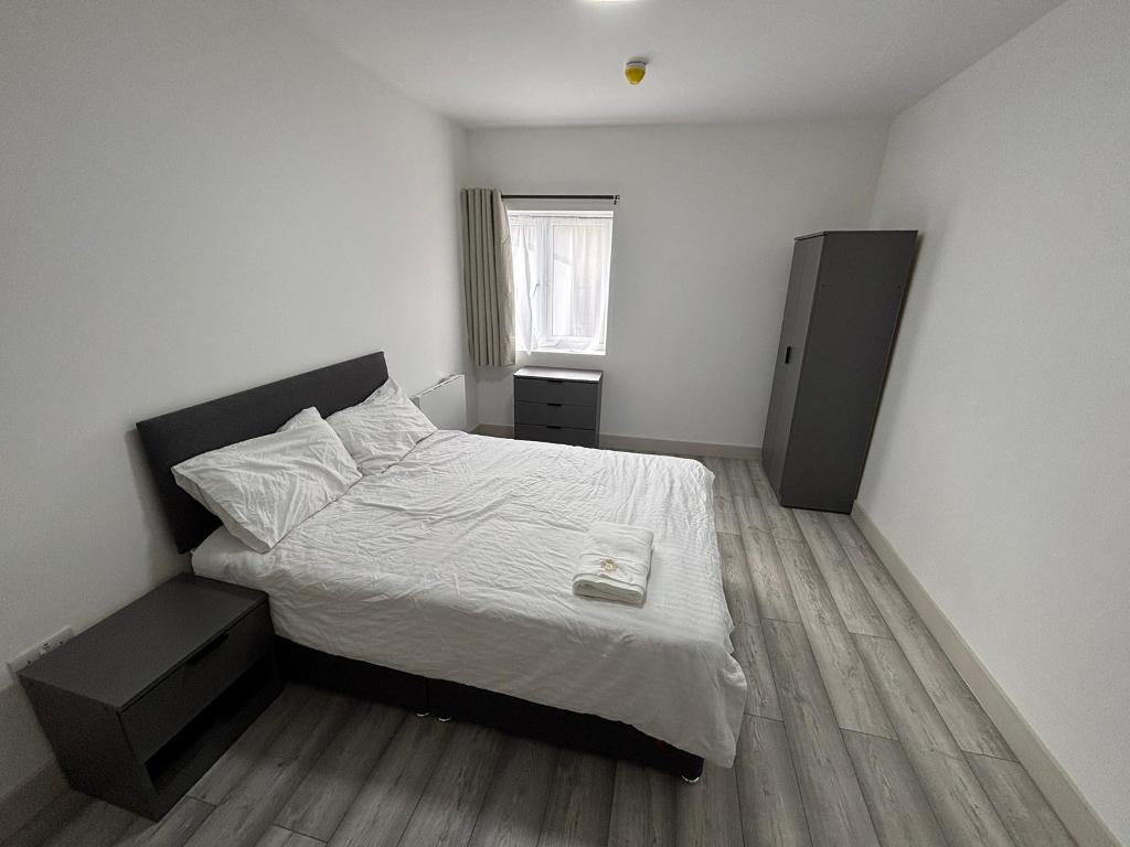 Streatham Road, Mitcham, London, CR4 2AE