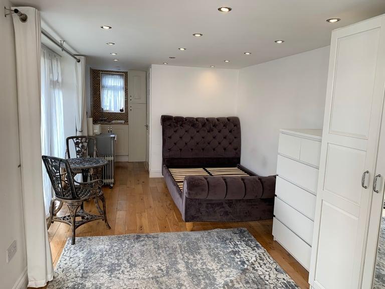 Evelyn Ave, Kingsbury, London, NW9 0JH