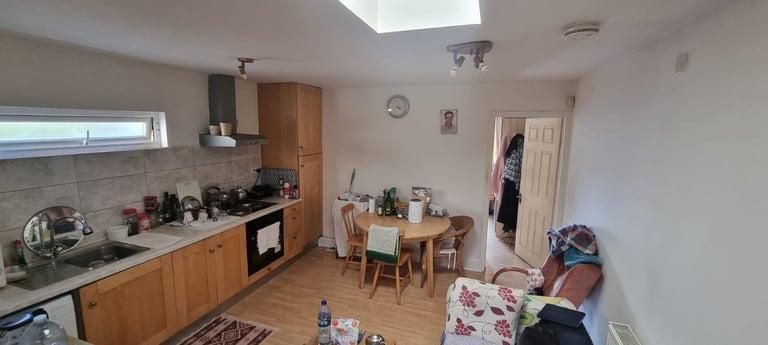 Hendon way, Golders Green, London, NW2 1JJ