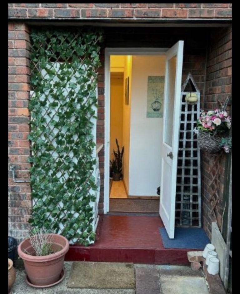 Sheldrick close, Wimbledon, London, SW19 2UG