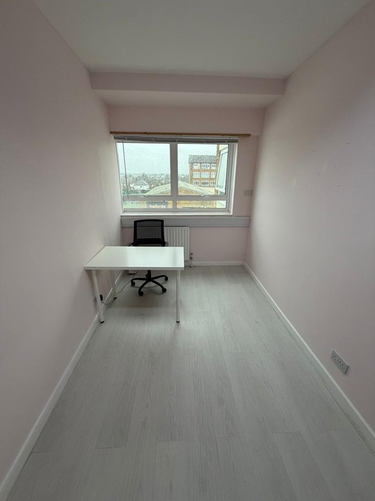 Hook Road, Surbiton, KT6 5AR